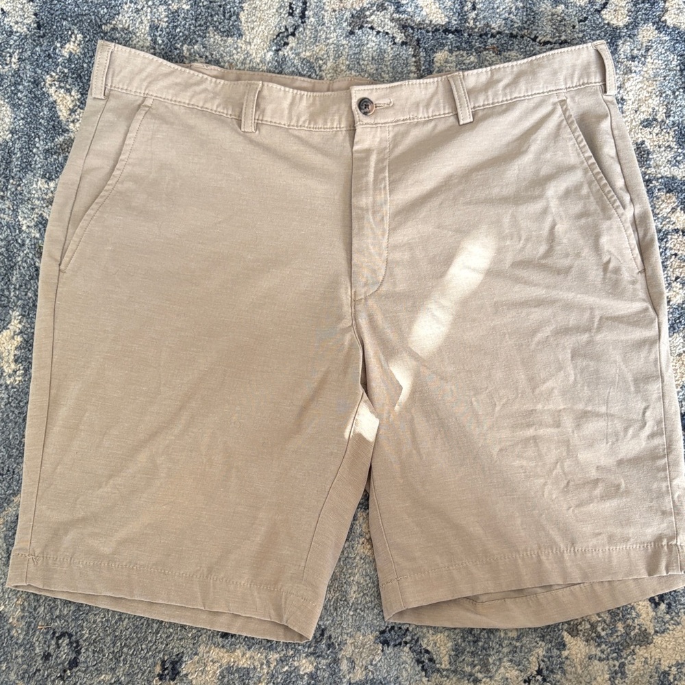 Izod Men's Flat Front Tan Golf Shorts